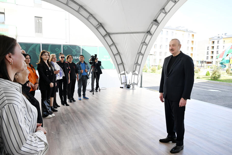 Президент Ильхам Алиев и Первая леди Мехрибан Алиева приняли участие в церемонии сдачи в эксплуатацию жилого комплекса в селе Суговушан