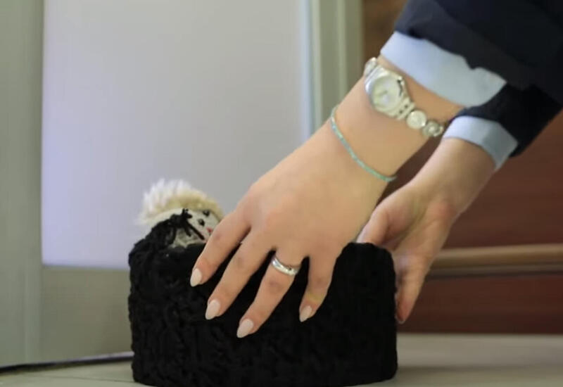 Çərşənbədə atılan papağa görün nə qoyub göndərdilər