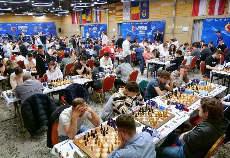 Üç şahmatçımız liderdən 1 xal geri qalır