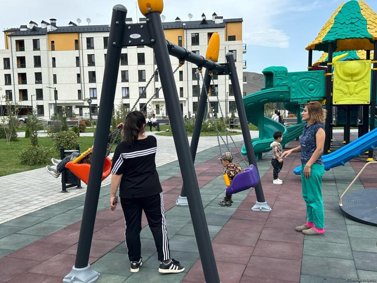 Suqovuşana daha 53 ailə köçürüldü