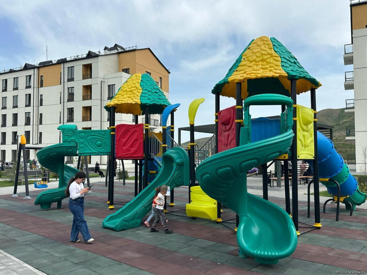 Suqovuşana daha 53 ailə köçürüldü