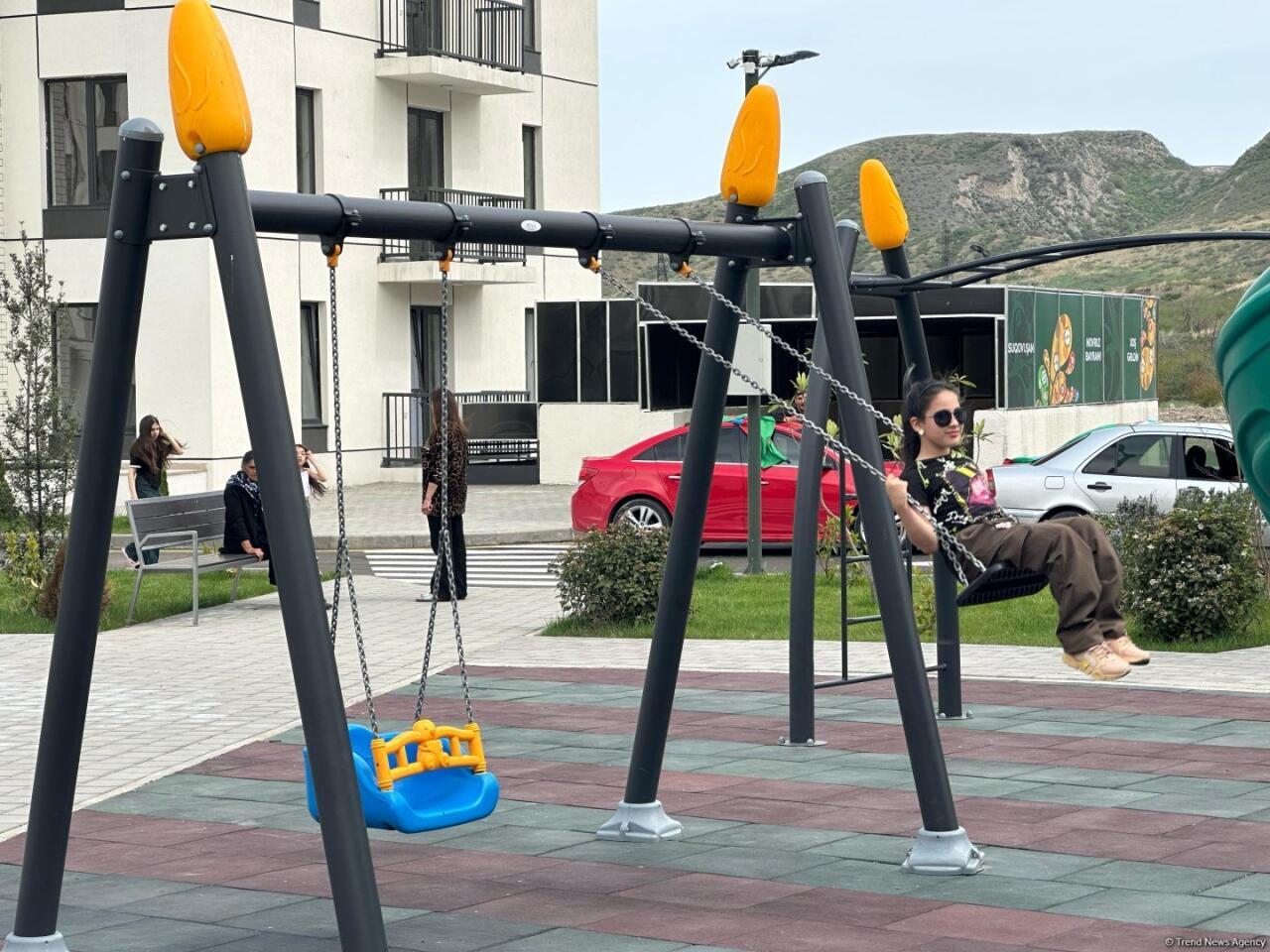 Suqovuşana daha 53 ailə köçürüldü