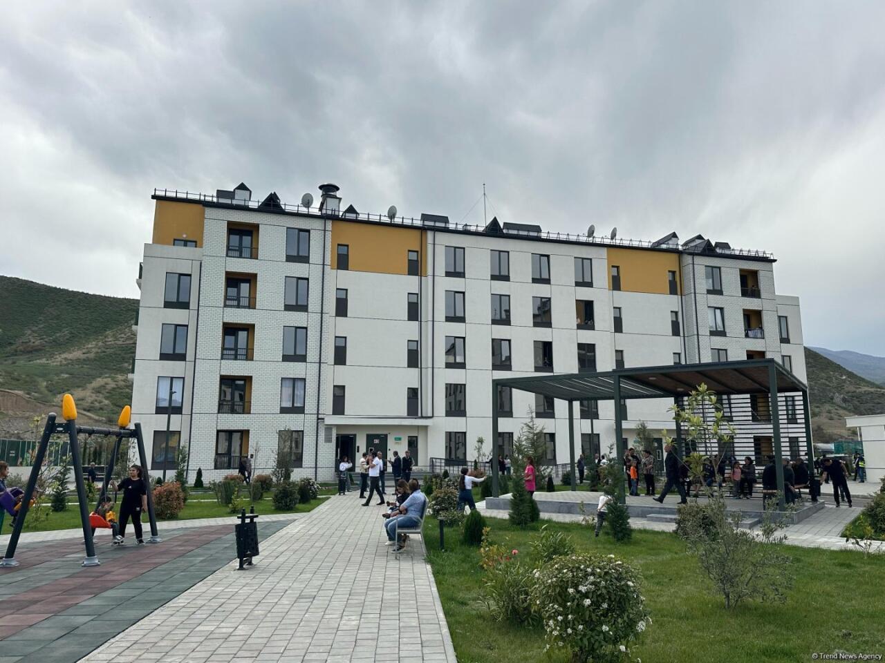 Suqovuşana daha 53 ailə köçürüldü