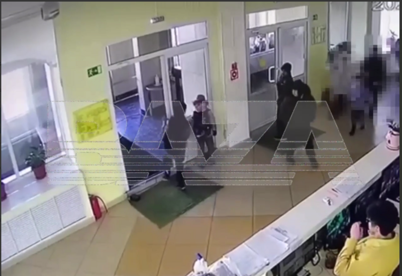 Пятиклассник напал с ножом на охранника