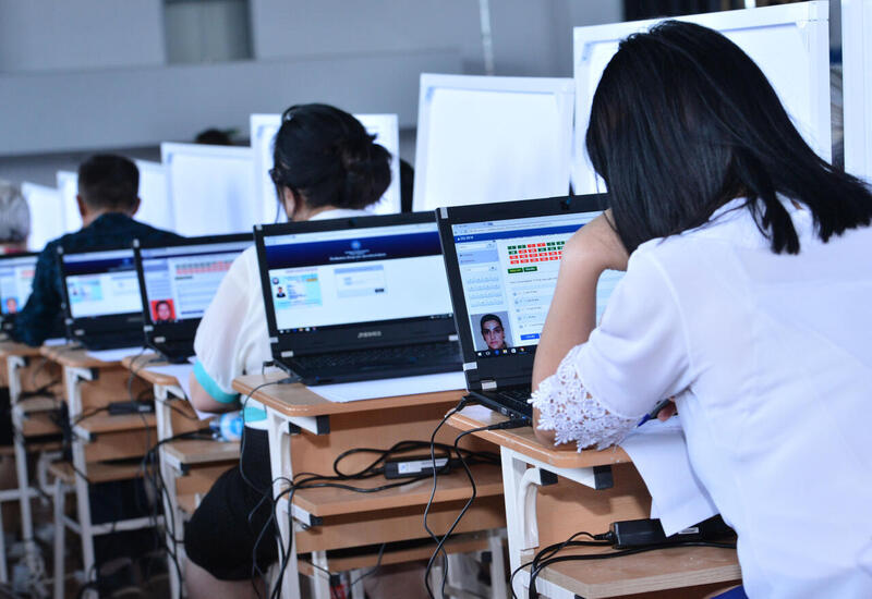 Attestasiyadan kəsilən müəllim 7 il əvvəl rəhmətə gedən direktoru sağ bilirmiş