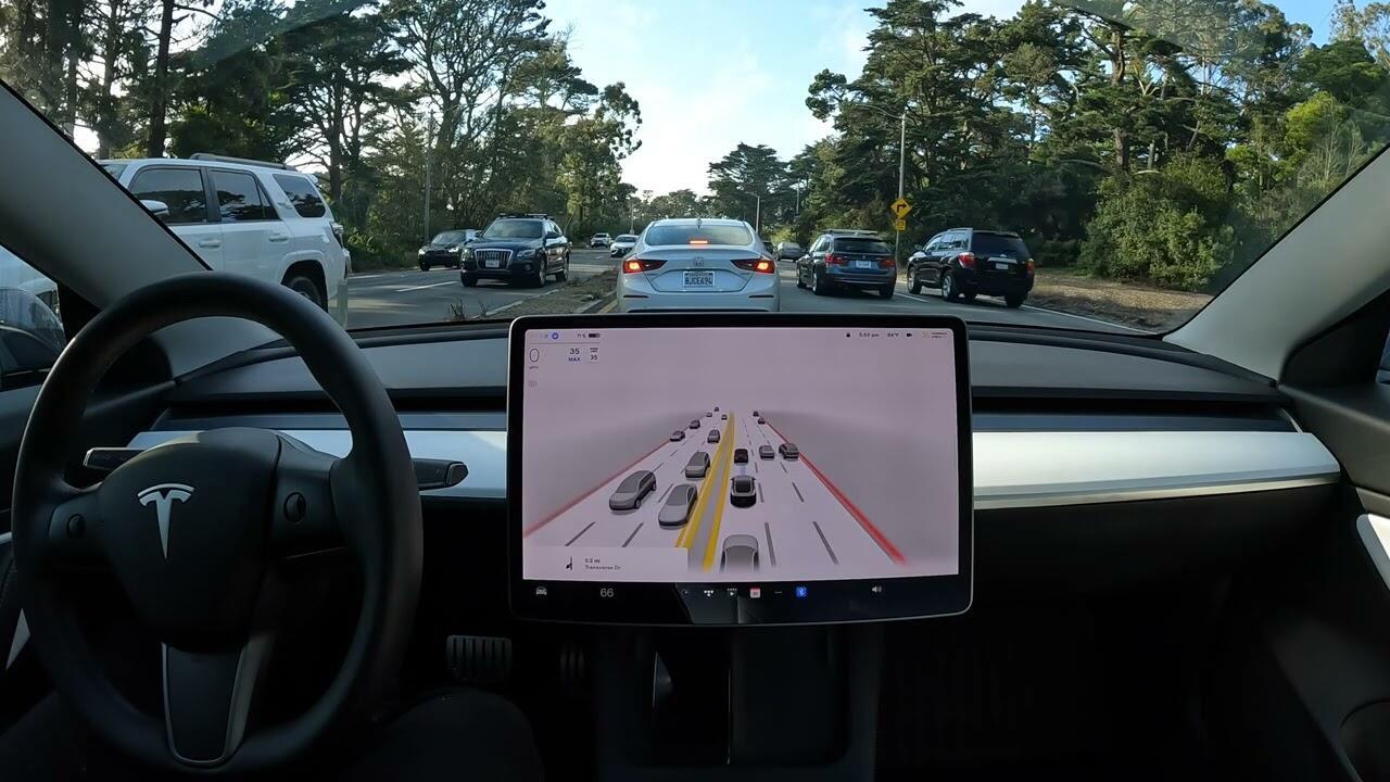 Azərbaycanda avtopilotda maşın sürmək qadağandır