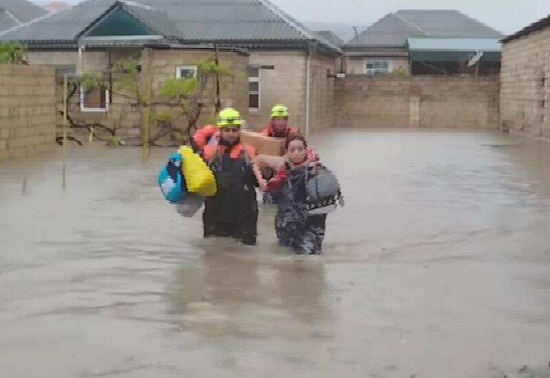 Köməksiz qalan 20 nəfər təxliyə olunub