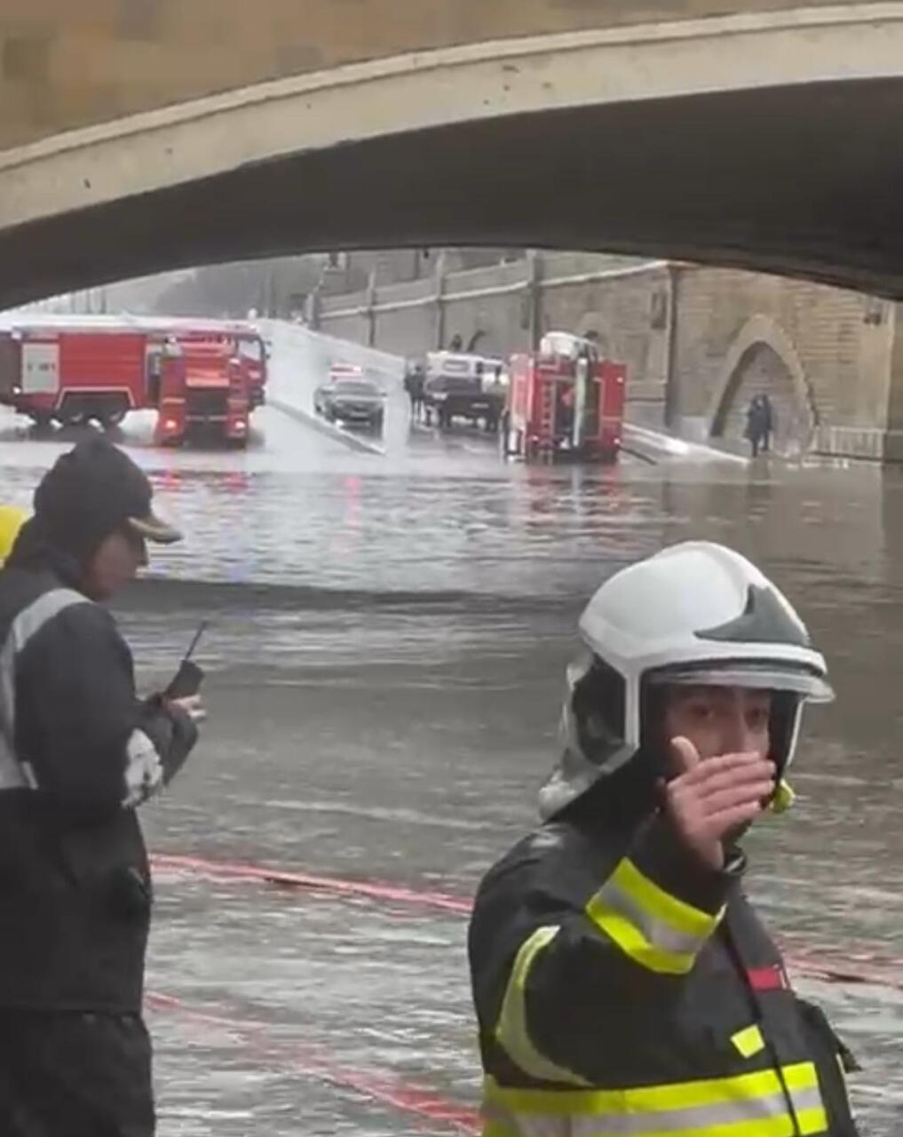 Köməksiz qalan 20 nəfər təxliyə olunub