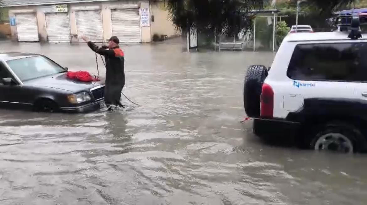 Köməksiz qalan 20 nəfər təxliyə olunub