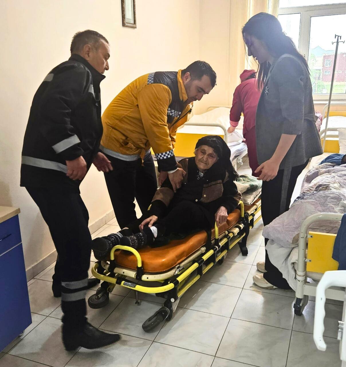 Yağışlı havaya görə təcili tibbi yardıma neçə nəfər müraciət edib?