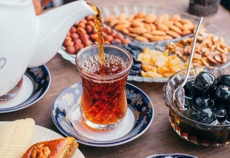 Hər gün qaşıq-qaşıq yeyirik