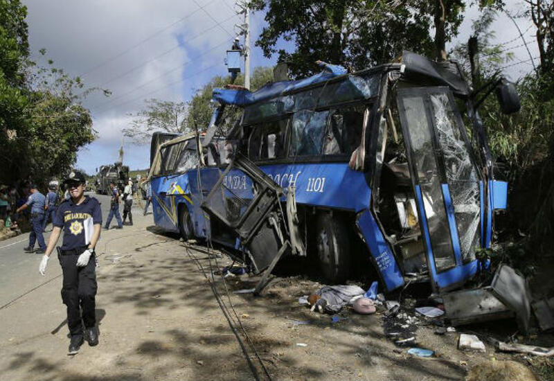 Filippində avtobus qəzası olub, 6 nəfər ölüb, 20 yaralı var