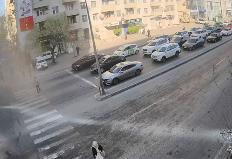 Bakıda əsas yol kəsişmələrindən birində işıqforun yaşıl işığının müddəti artırılıb