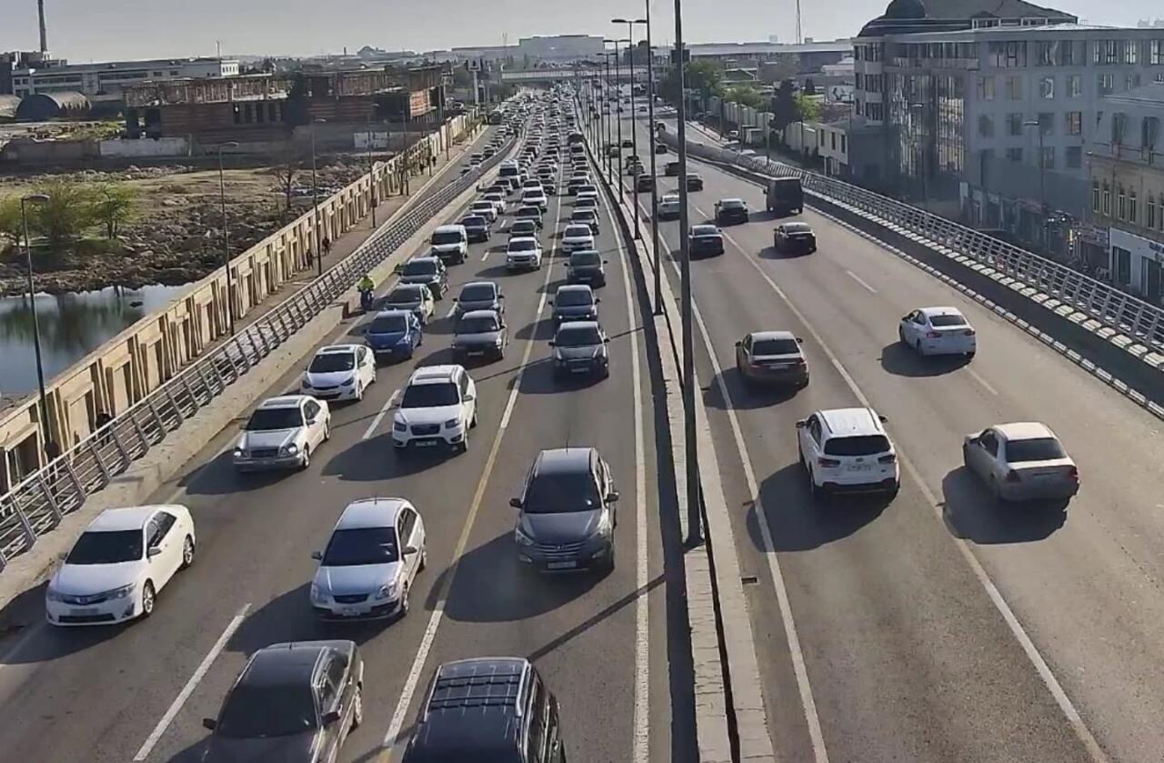 Paytaxtın bir sıra yollarında tıxac var