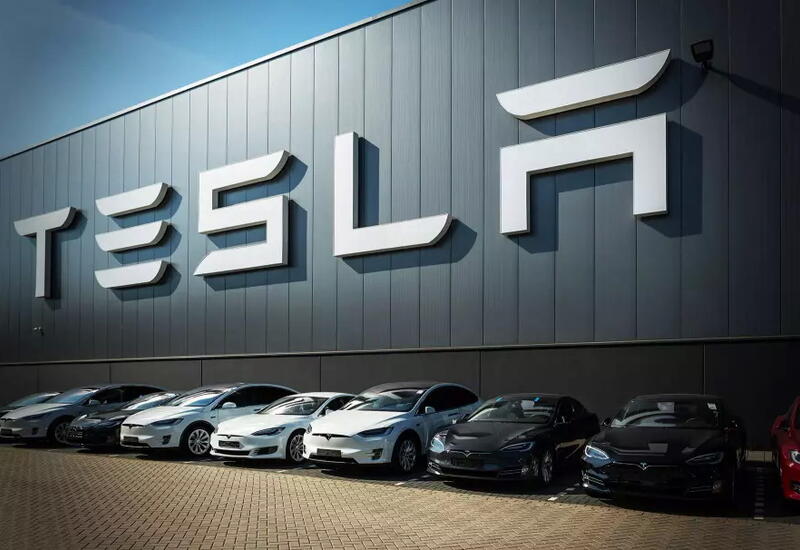 Чистая прибыль Tesla обрушилась