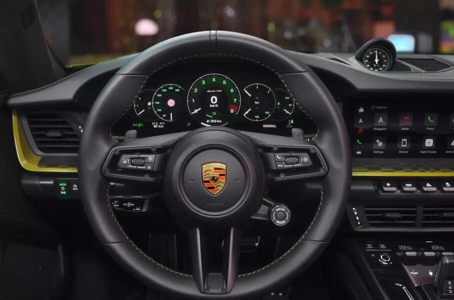 Новая спецверсия Porsche 911 вернула к жизни эстетику 1970-х