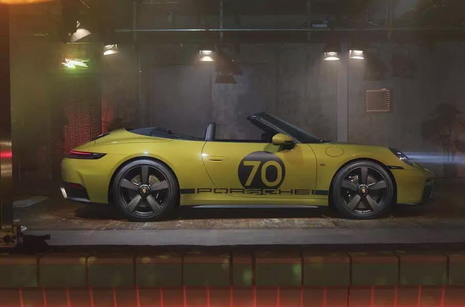 Новая спецверсия Porsche 911 вернула к жизни эстетику 1970-х