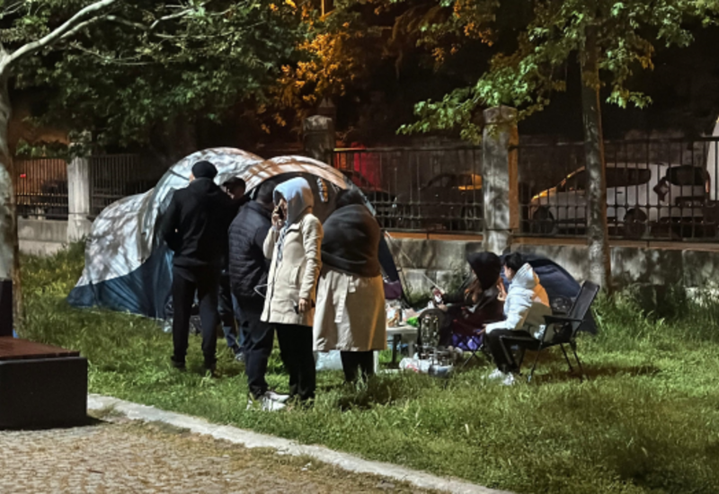 Gecəni küçədə keçirdilər