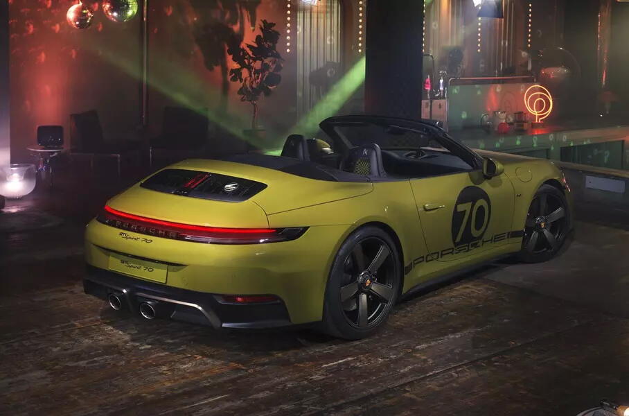 Новая спецверсия Porsche 911 вернула к жизни эстетику 1970-х