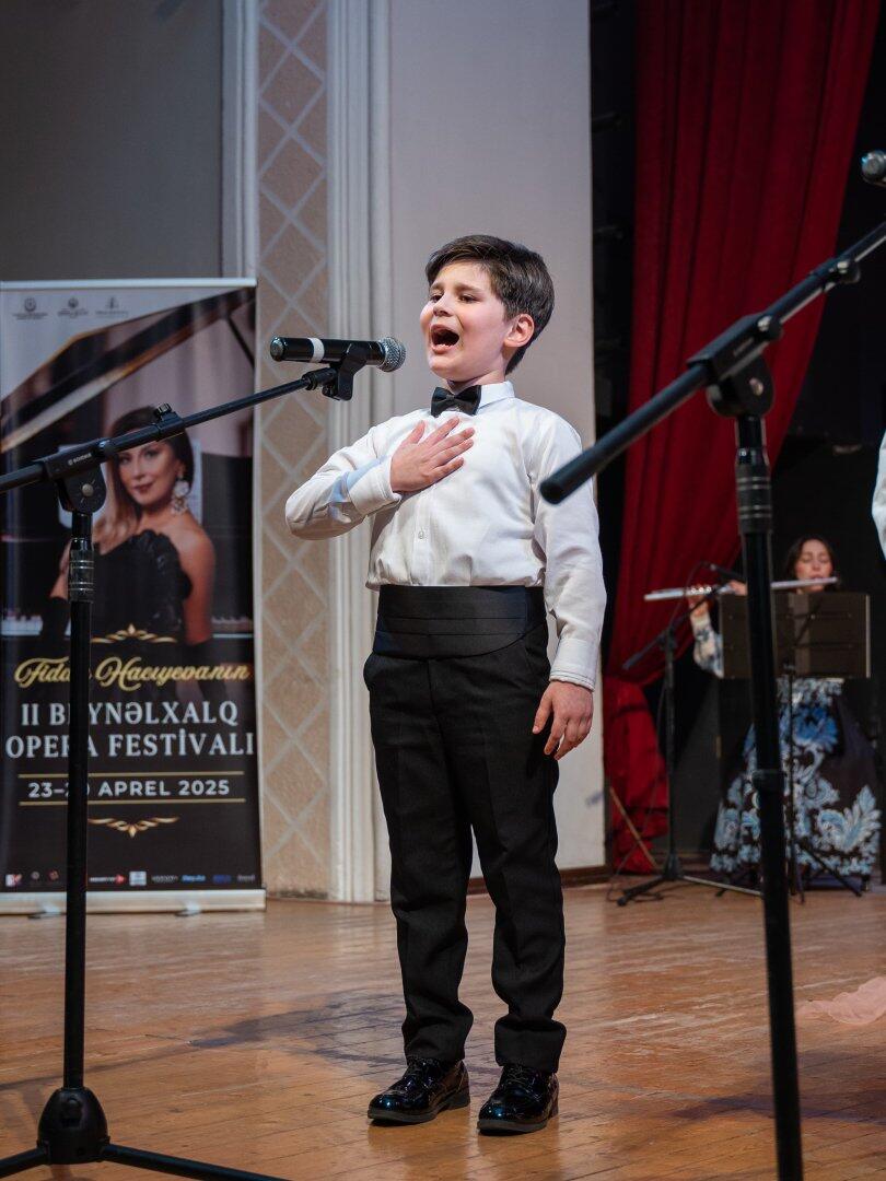 В Баку состоялся концерт с участием молодых вокалистов и оркестра MEZZO