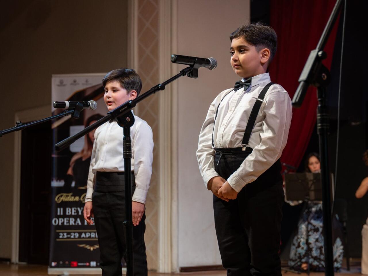 В Баку состоялся концерт с участием молодых вокалистов и оркестра MEZZO