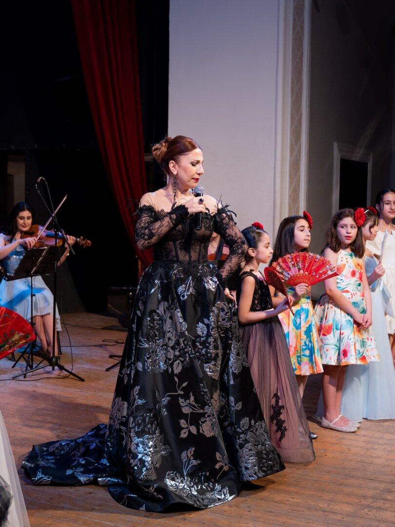 В Баку состоялся концерт с участием молодых вокалистов и оркестра MEZZO