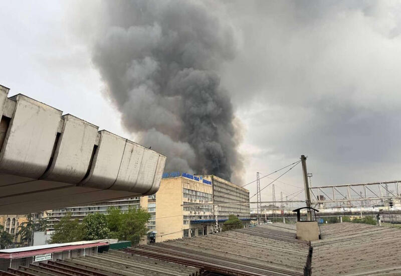 В Тбилиси загорелся рынок
