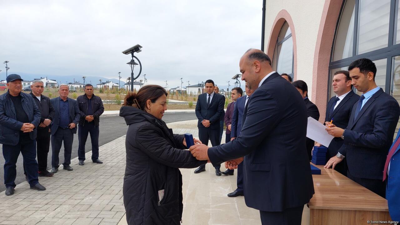 Köç karvanı Ağdam rayonunun Sarıcalı kəndinə çatıb