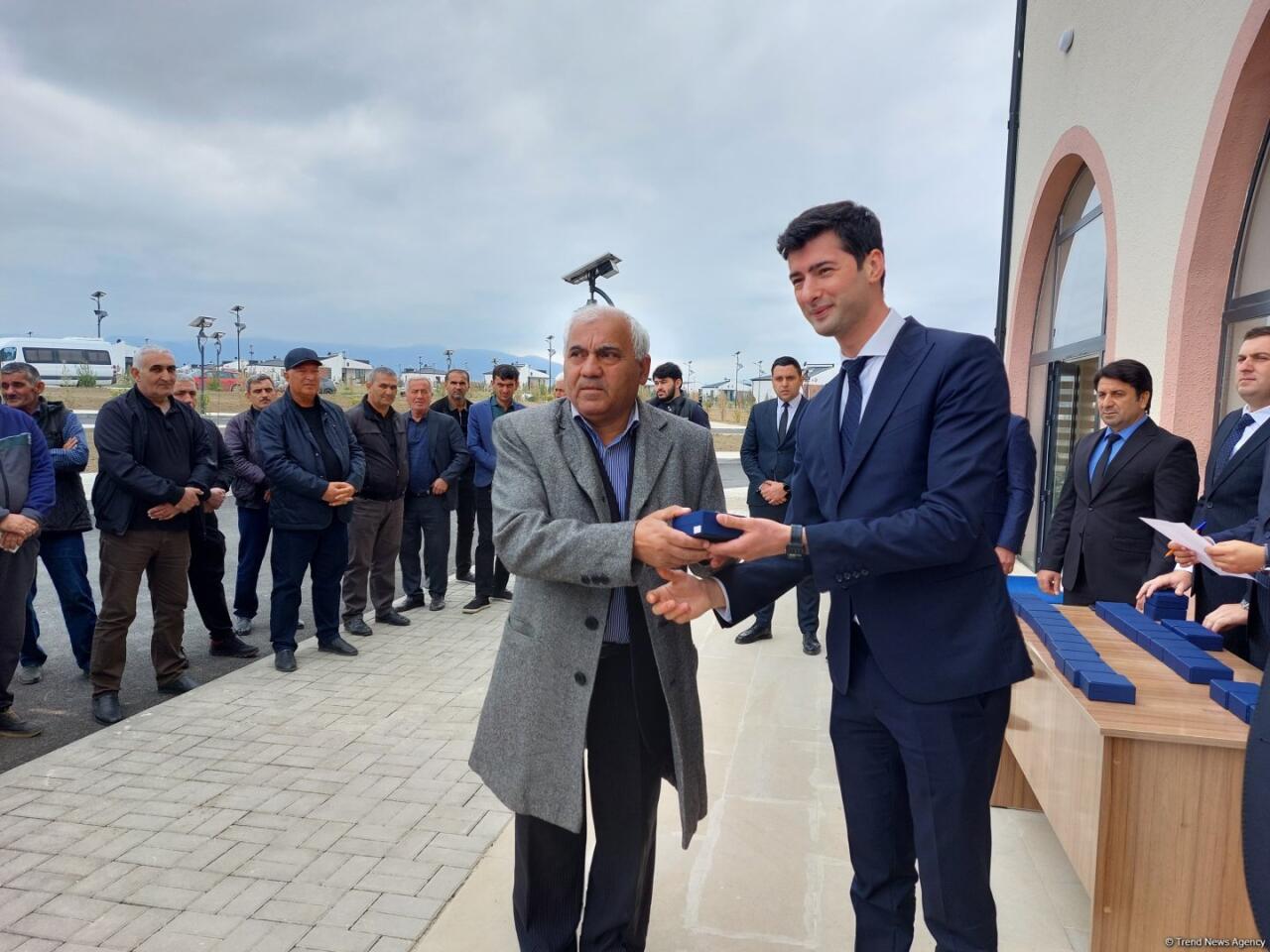 Köç karvanı Ağdam rayonunun Sarıcalı kəndinə çatıb