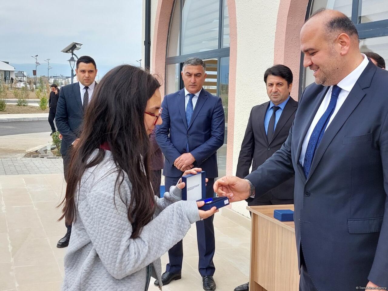 Köç karvanı Ağdam rayonunun Sarıcalı kəndinə çatıb