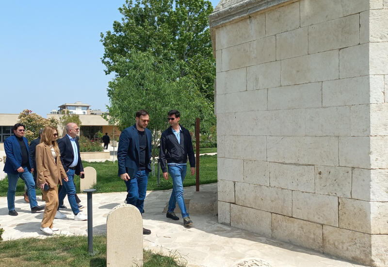 Итальянские парламентарии в Агдаме