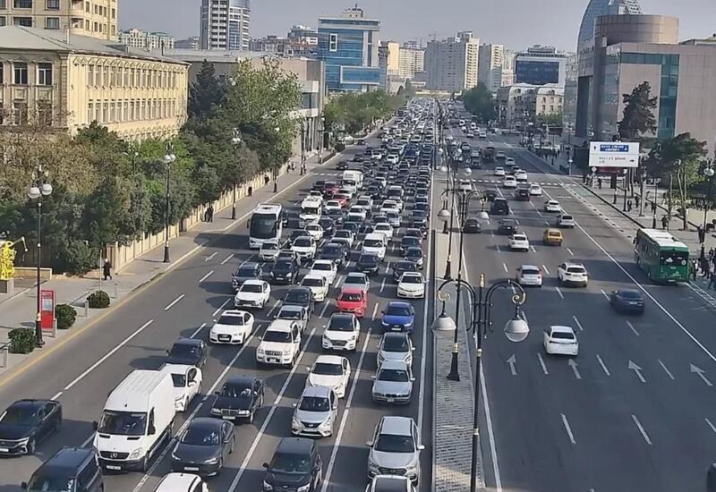Заторы на ряде улиц Баку