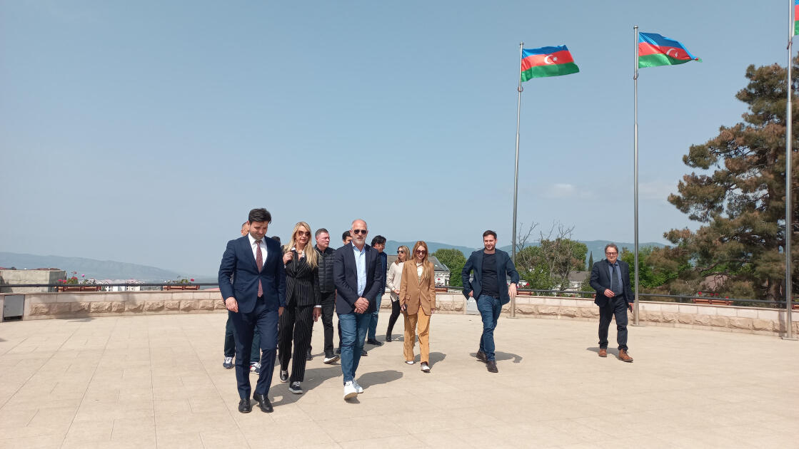 Итальянские парламентарии в Агдаме