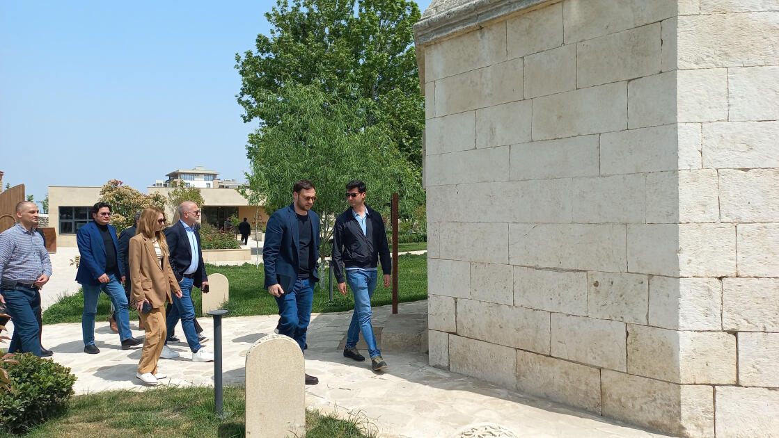 Итальянские парламентарии в Агдаме