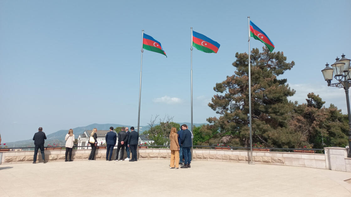 Итальянские парламентарии в Агдаме