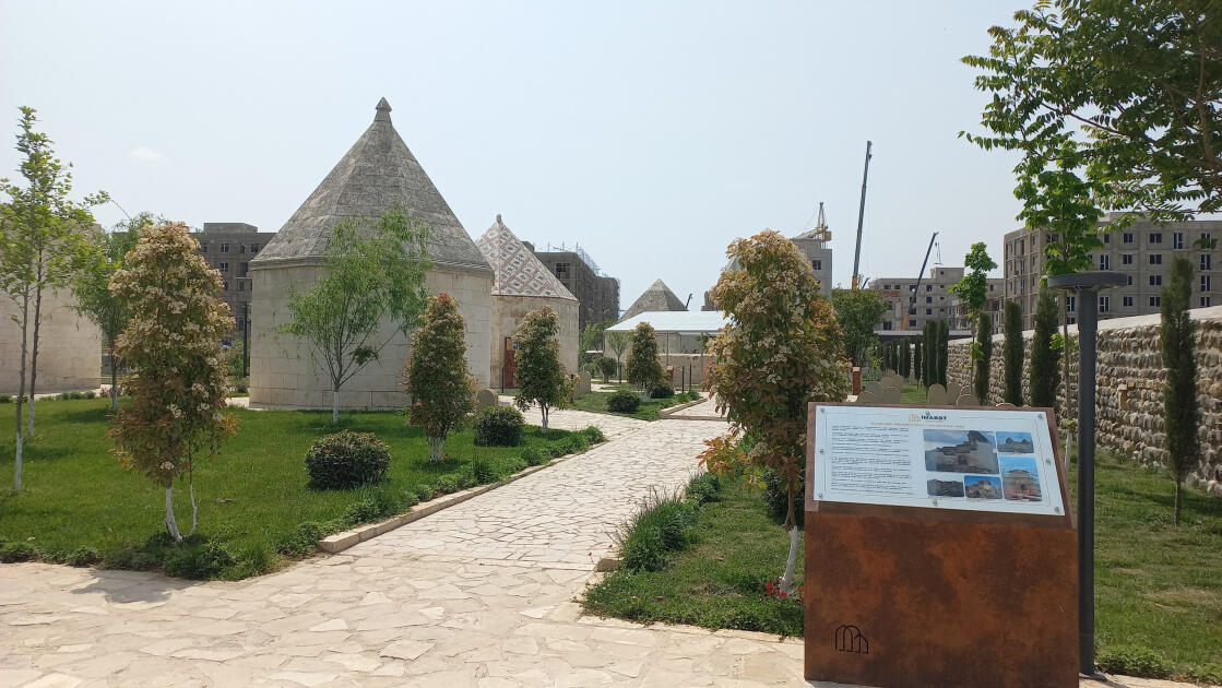 Итальянские парламентарии в Агдаме