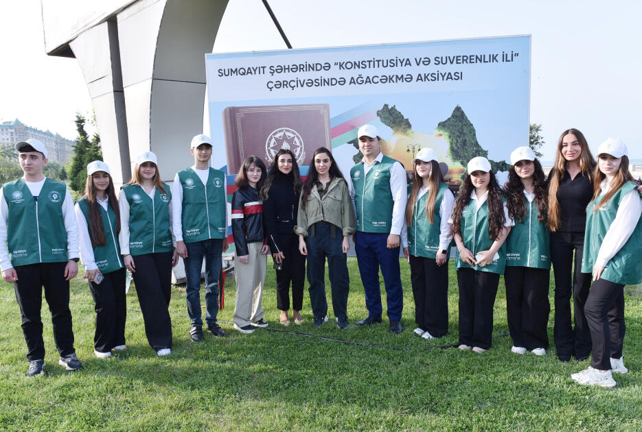 Heydər Əliyev Fondunun vitse-prezidenti Leyla Əliyeva və Arzu Əliyeva Sumqayıtda ağacəkmə aksiyasında iştirak ediblər