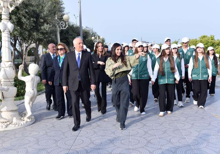 Heydər Əliyev Fondunun vitse-prezidenti Leyla Əliyeva və Arzu Əliyeva Sumqayıtda ağacəkmə aksiyasında iştirak ediblər