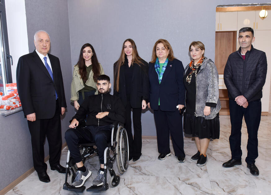 Heydər Əliyev Fondunun vitse-prezidenti Leyla Əliyeva və Arzu Əliyeva Sumqayıtda ağacəkmə aksiyasında iştirak ediblər