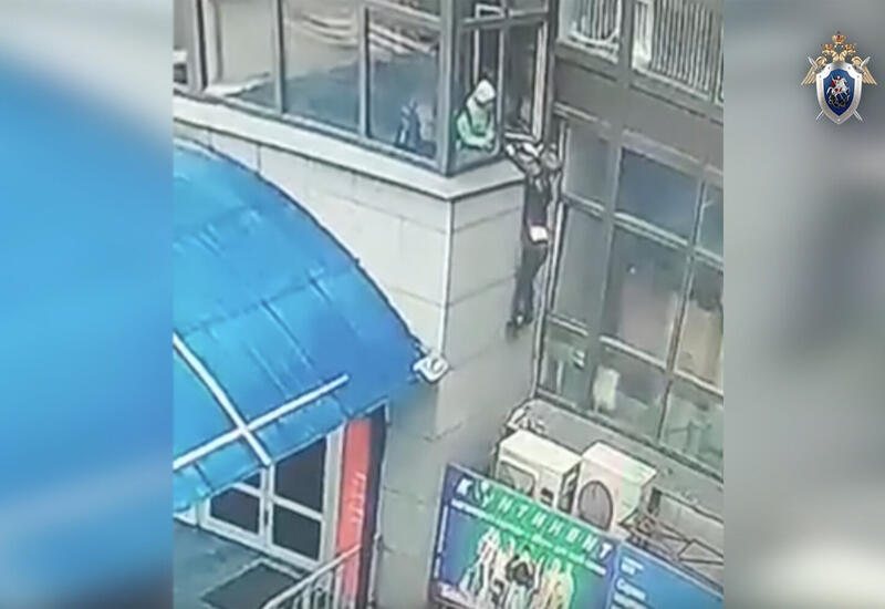 Подросток выпал из окна торгового центра во время съемки видео