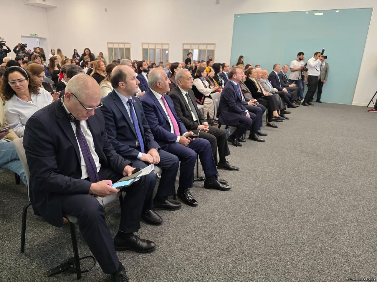В Баку состоялось открытие Международного форума ковра