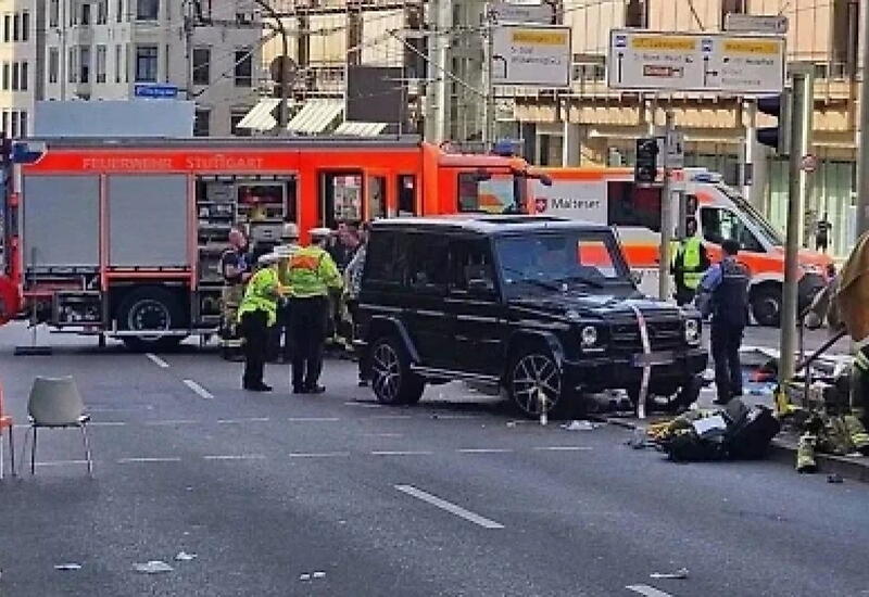 Автомобиль наехал на толпу в Германии