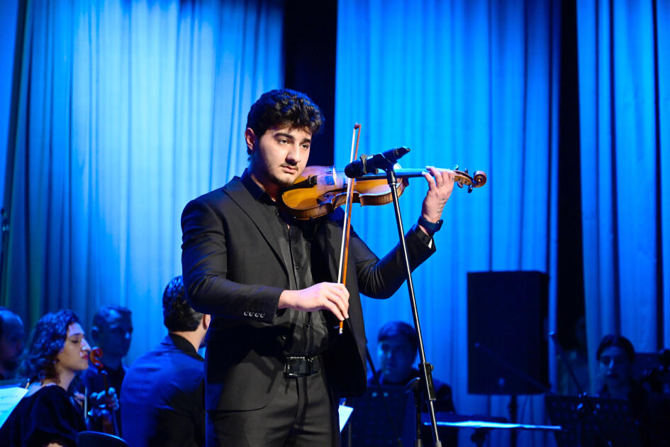 Heydər Əliyev Fondunun vitse-prezidenti Leyla Əliyeva və Bakı Media Mərkəzinin rəhbəri Arzu Əliyeva həssas qruplara aid şəxslərin yaradıcılıq prosesi ilə tanış olublar