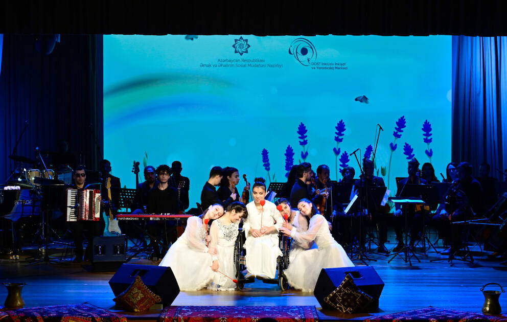 Heydər Əliyev Fondunun vitse-prezidenti Leyla Əliyeva və Bakı Media Mərkəzinin rəhbəri Arzu Əliyeva həssas qruplara aid şəxslərin yaradıcılıq prosesi ilə tanış olublar