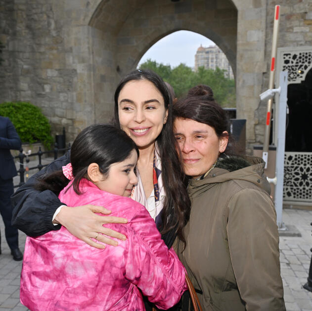 Вице-президент Фонда Гейдара Алиева Лейла Алиева и руководитель Баку Медиа Центра Арзу Алиева посетили Международный фестиваль ковра
