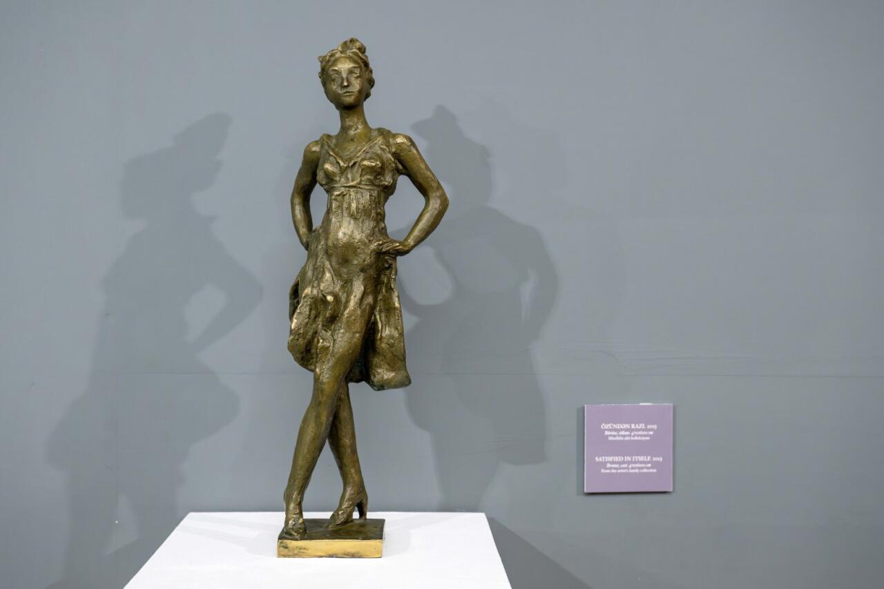 В Баку открылась выставка, посвящённая 85-летию известного скульптора и художника Акифа Аскерова