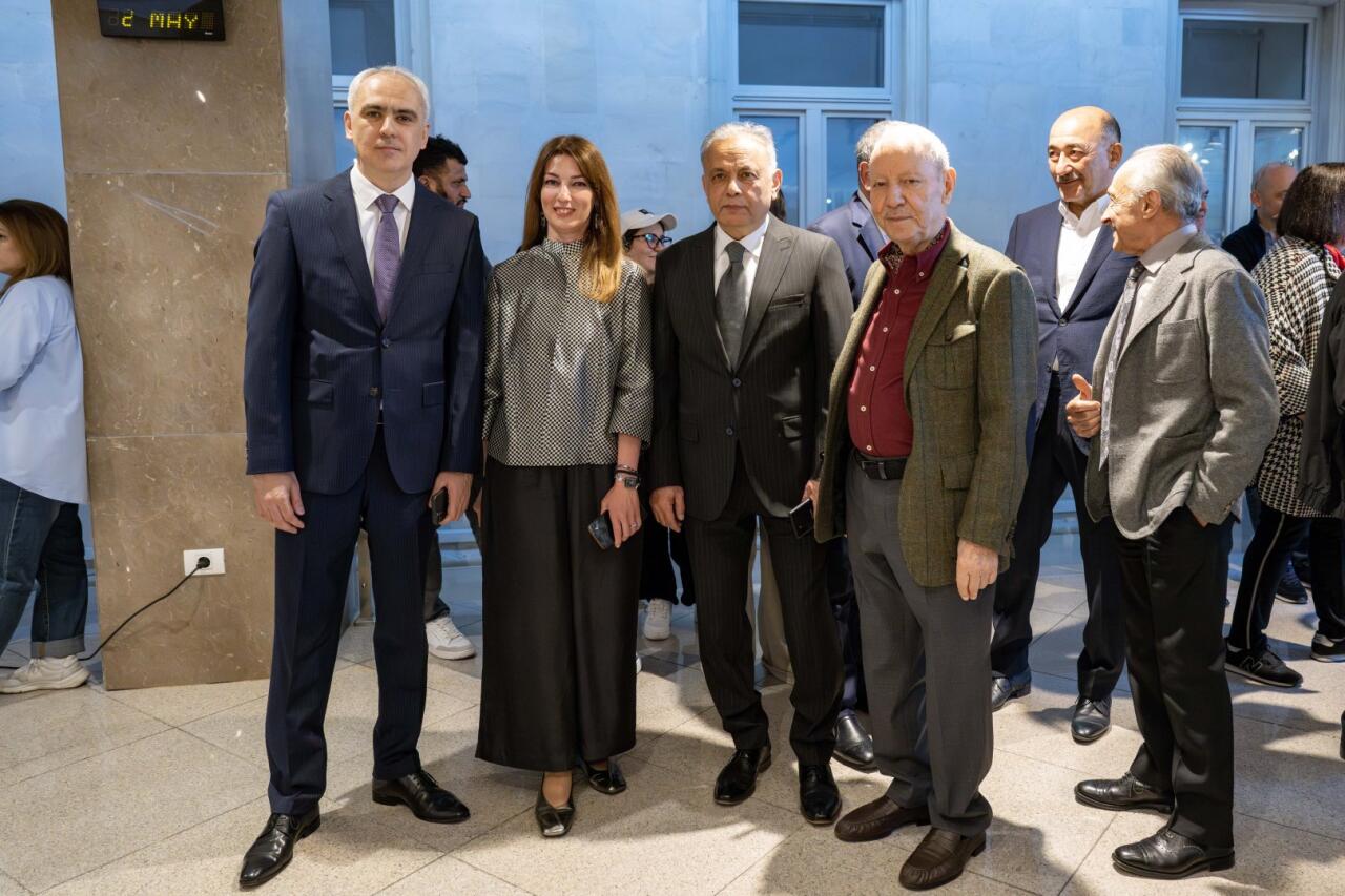 В Баку открылась выставка, посвящённая 85-летию известного скульптора и художника Акифа Аскерова