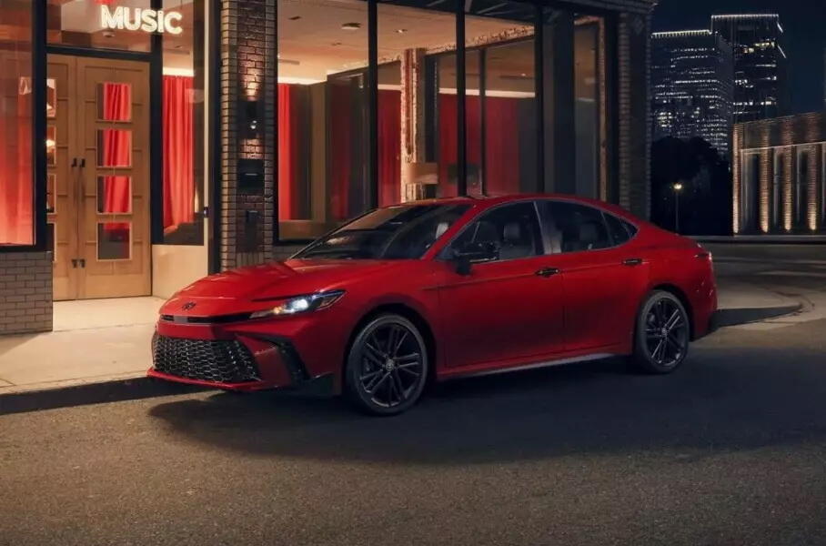 У новой Toyota Camry XV80 появилась «черная» спортверсия