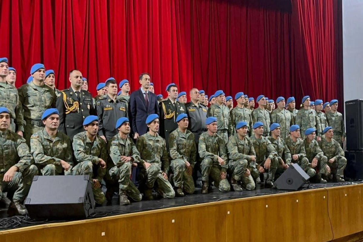 Рахман Мустафаев встретился с военнослужащими ВС Азербайджана, которые примут участие в параде в Москве