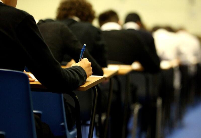 9-cu sinif şagirdi imtahana cibində oyuncaqlarla gəldi